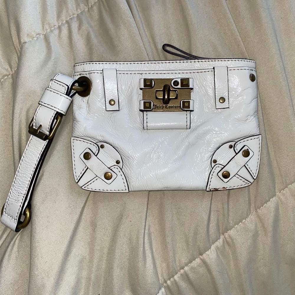 Super cute White juicy couture wallet mini hand bag from early 2000s